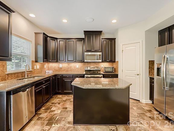 4th image of 1295 Farm Branch Dr SW