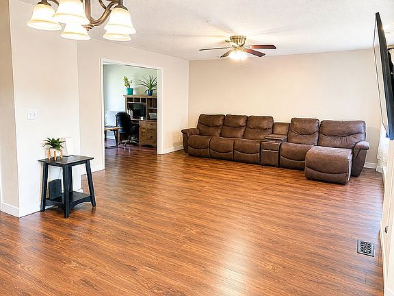 4th image of 326 Fairwood Hills Rd
