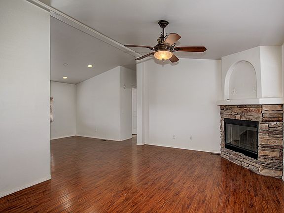 5th image of 2243 E Carriage Dr