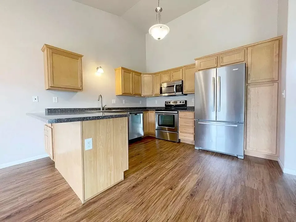 3252-3280 9th St