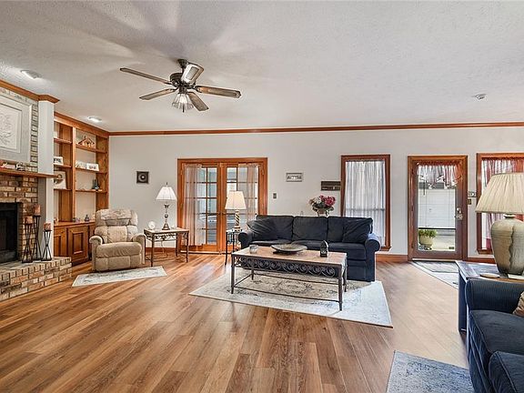 2nd image of 1712 Apple St