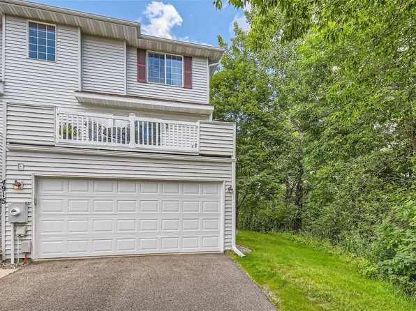 4915 Grenwich Ave N, Oakdale, MN 55128