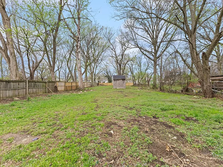 2707 Woodland Ave — Photo 32