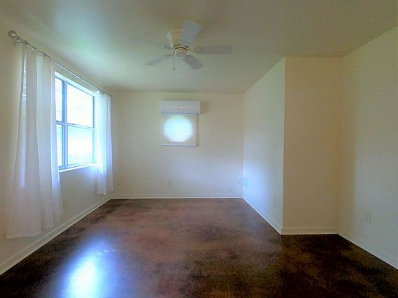 2nd image of 602 1/2 E Charles St