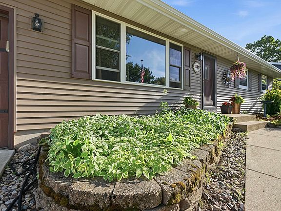 2nd image of 1509 Crystal Ln