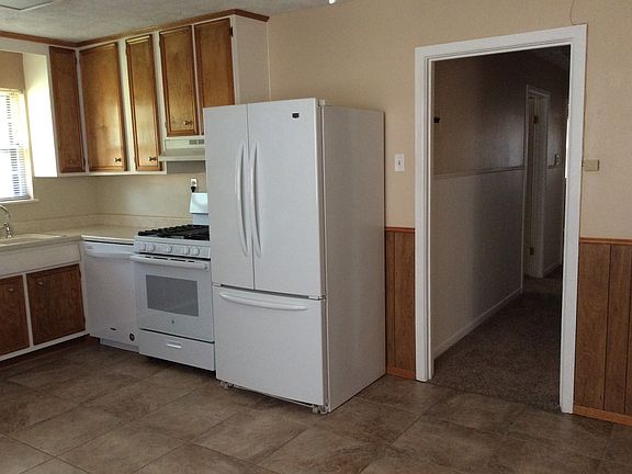 4th image of 1481 Bel Air Dr