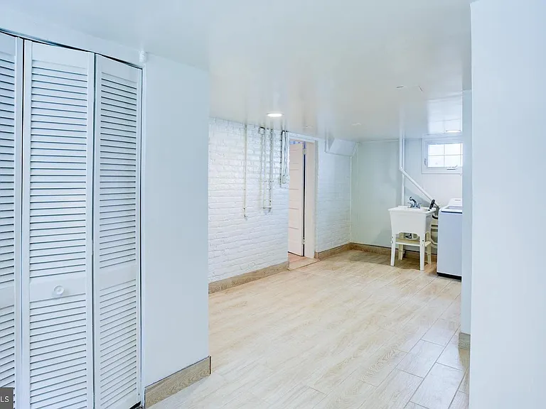 4633 Asbury Pl NW — Photo 20