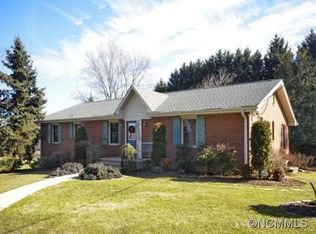 6 Ferenvilla Dr, Hendersonville, NC 28791