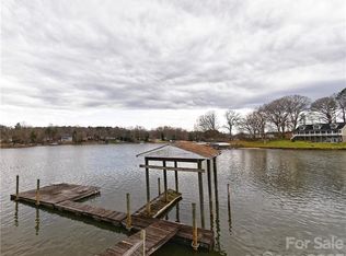 7103 Wateredge Dr, Sherrills Ford, NC 28673