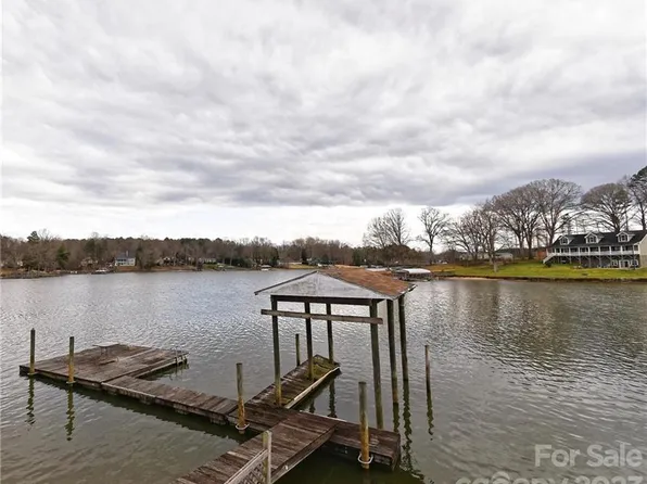 7103 Wateredge Dr, Sherrills Ford, NC 28673