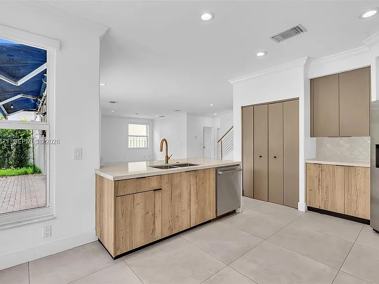 3433 SW 52nd Ct — Photo 10