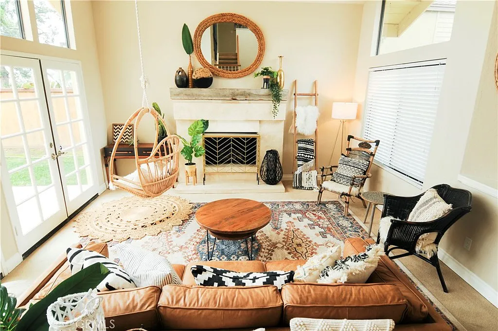 4 bed, 2.5 bath, 3075 sqft, $7,500 — Photo 1