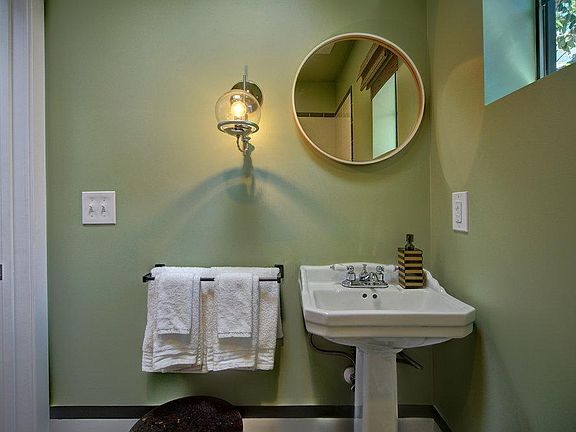 4th image of 5827 Willoughby Ave #3