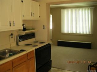 26210 Hickler Ln, Harrison Township, MI