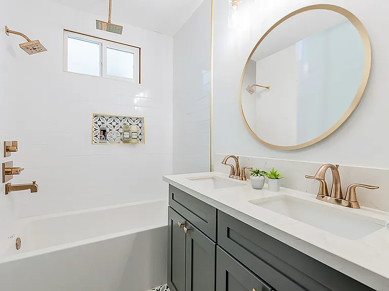 11340 Emelita St — Photo 11