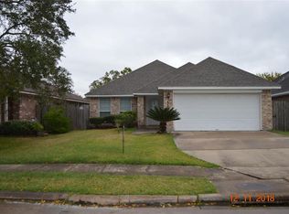 110 Cacao St, Lake Jackson, TX 77566