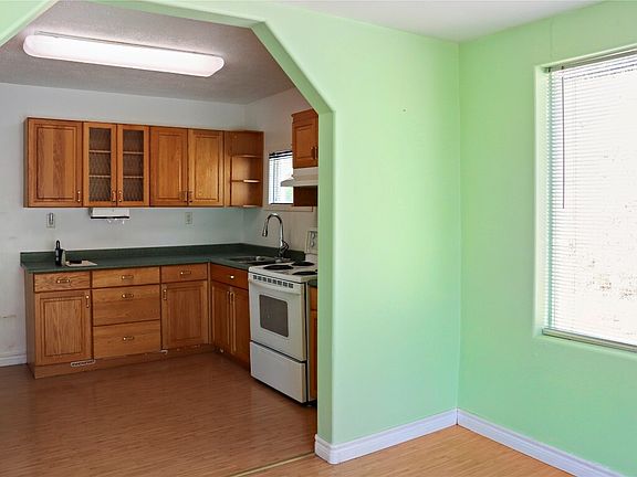 5th image of 255 Tulameen Ave