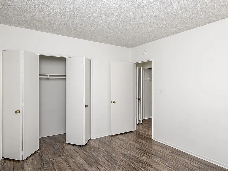 367 W Lexington Dr — Photo 11