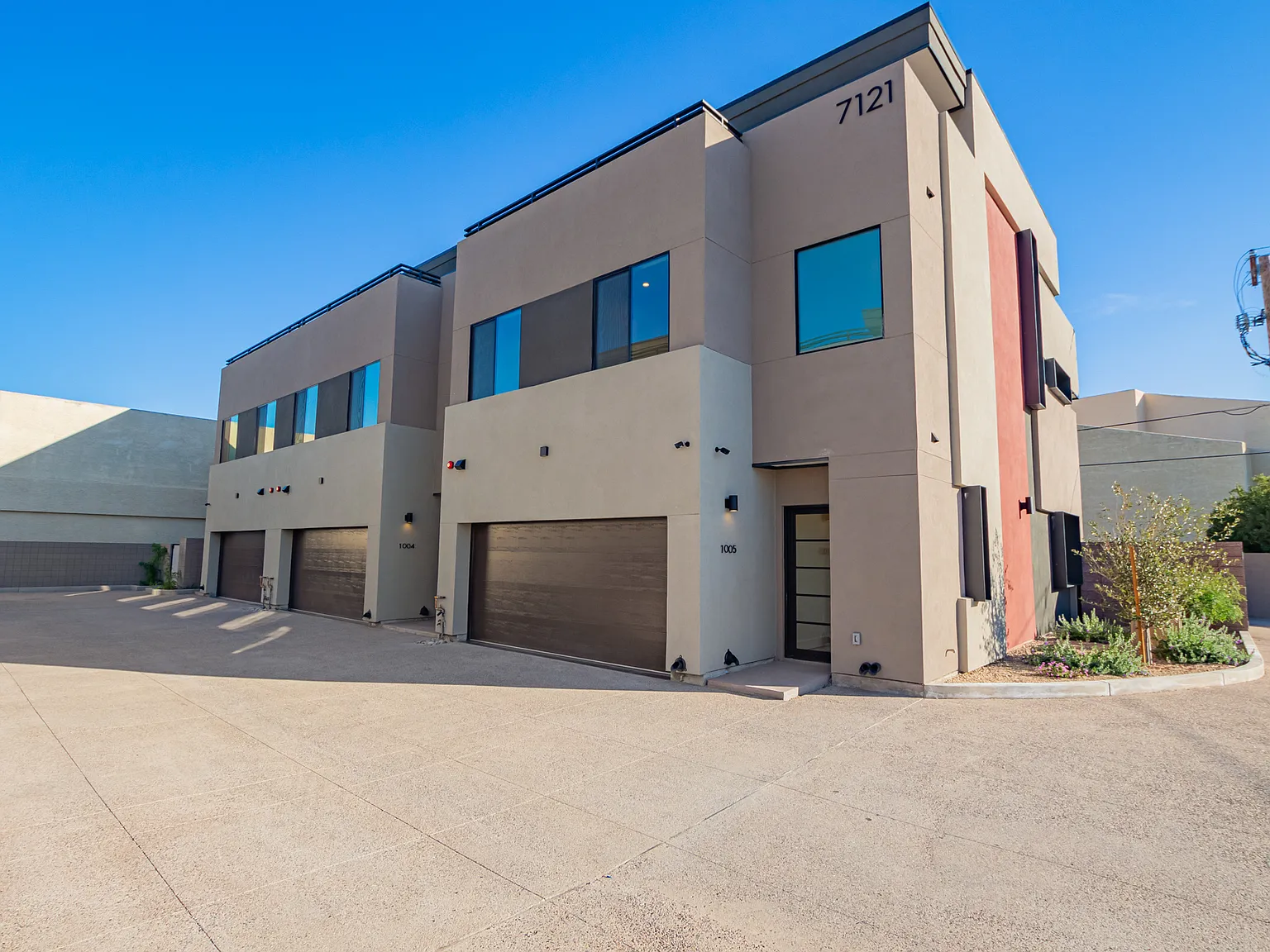 4 bed, 2363 sqft, $4,290 — Photo 3