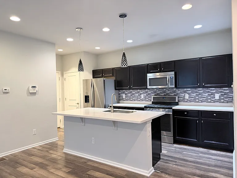 1517 S Dallas Cir — Photo 6