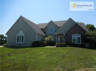 8727 Ridgeway Ct, Kansas City, MO 64138