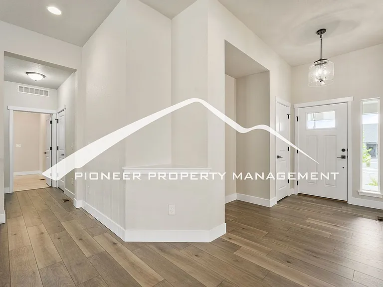 2398 Merlot Dr — Photo 10