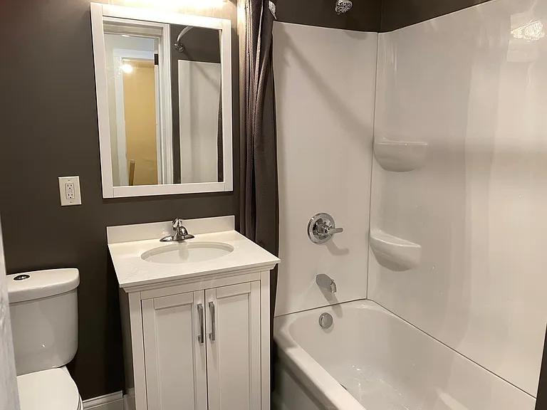 220 W 34th St — Photo 13