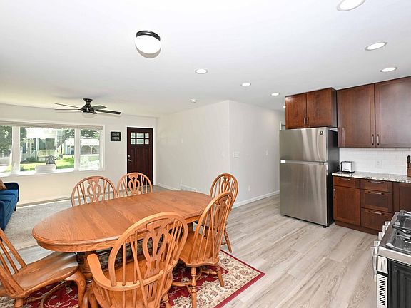 4th image of 532 Schroeder AVENUE
