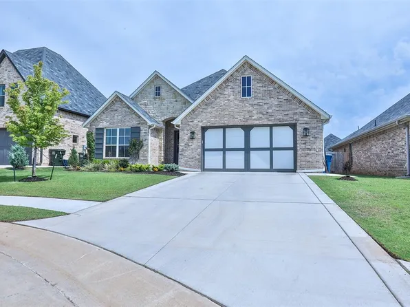 109 Pont Neuf Ct, Edmond, OK 73034