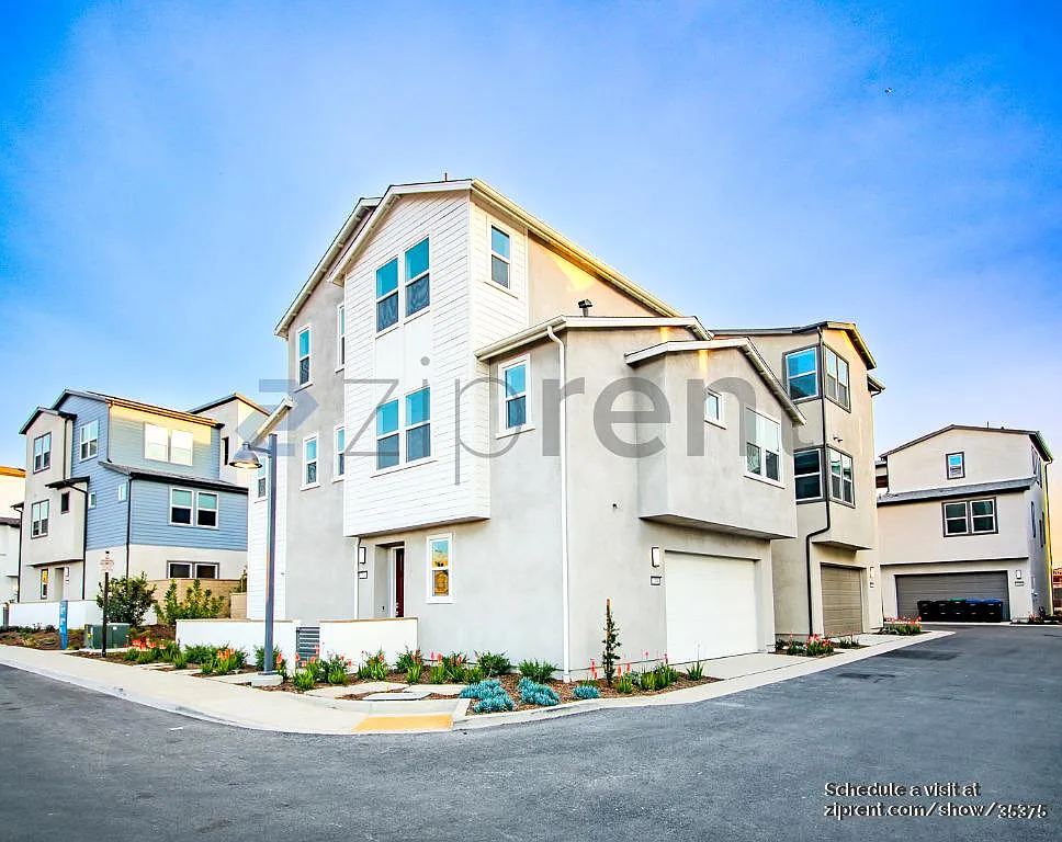 4 bed, 3.5 bath, 2429 sqft, $5,850 — Photo 4