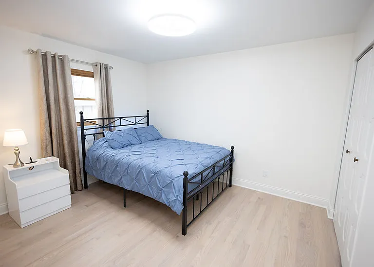 bedroom 2 queen