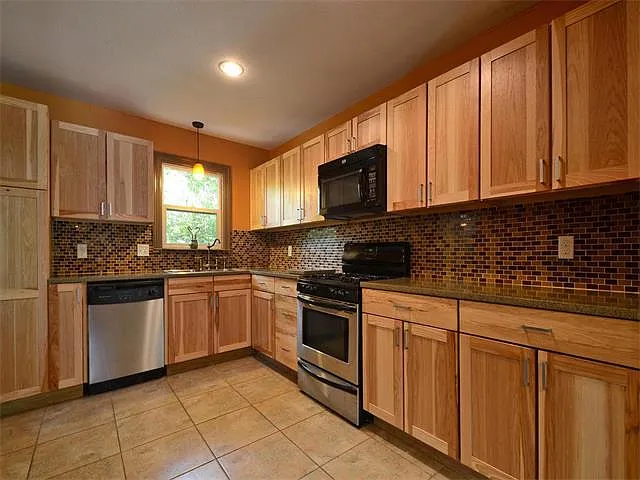 2519 Wilson St — Photo 3