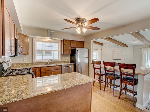 5th image of 663 Sherwood Ave
