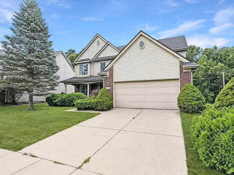 392 Sedgewood Ln — Photo 2