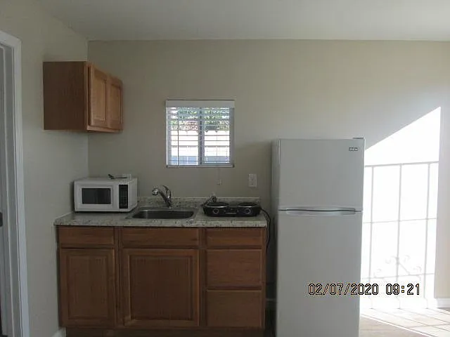 Studio, 1040 sqft, $800 — Photo 3
