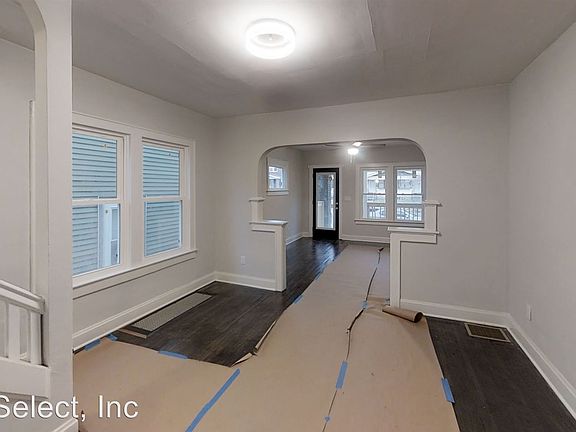 3rd image of 1160 Linwood Ave
