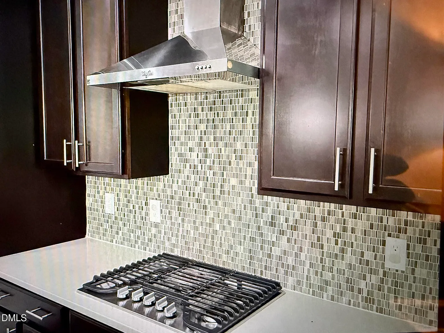 3 bed, 2.5 bath, 2050 sqft, $2,500 — Photo 3