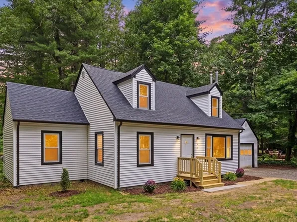 26 Wood Road Ext, Westfield, MA 01085
