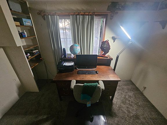 Office with large desk room is 7ft x 10.5 ft