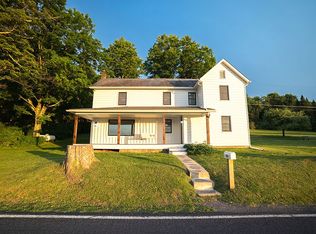 654 Mountain View Dr, Gilbert, PA 18331