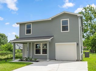 306 N Orange St, Sweeny, TX 77480
