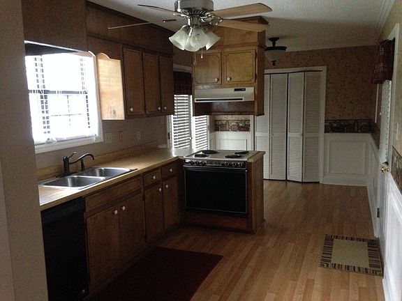 Kitchen with Breakfast Area
