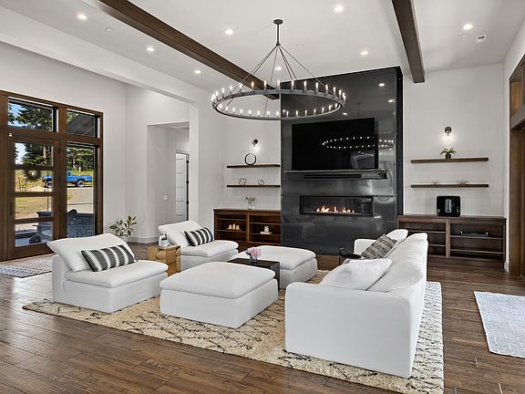 4th image of 320 Kokanee Loop