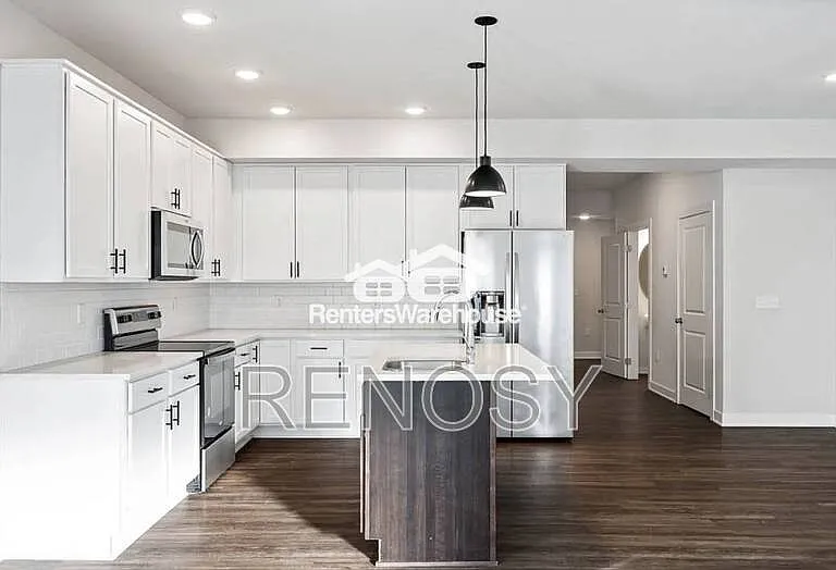 3622 NE Kara Ln — Photo 2