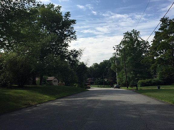 4th image of 55 Laura Dr