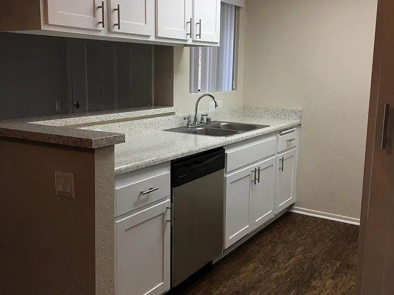 Rolling Ridge Apartments — Photo 9