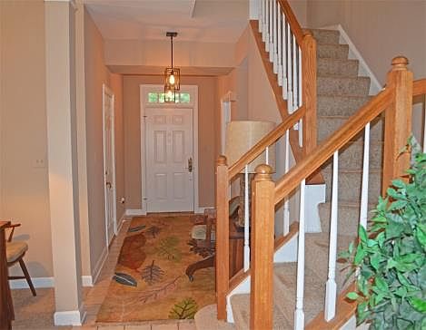 Foyer w/Tile Floor