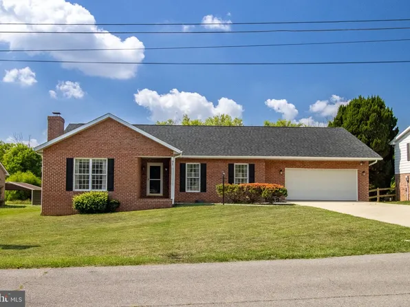 91 Meadowbrook Dr, Martinsburg, WV 25401