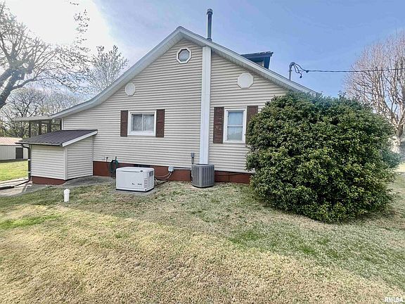 5th image of 900 Winnebago Ave