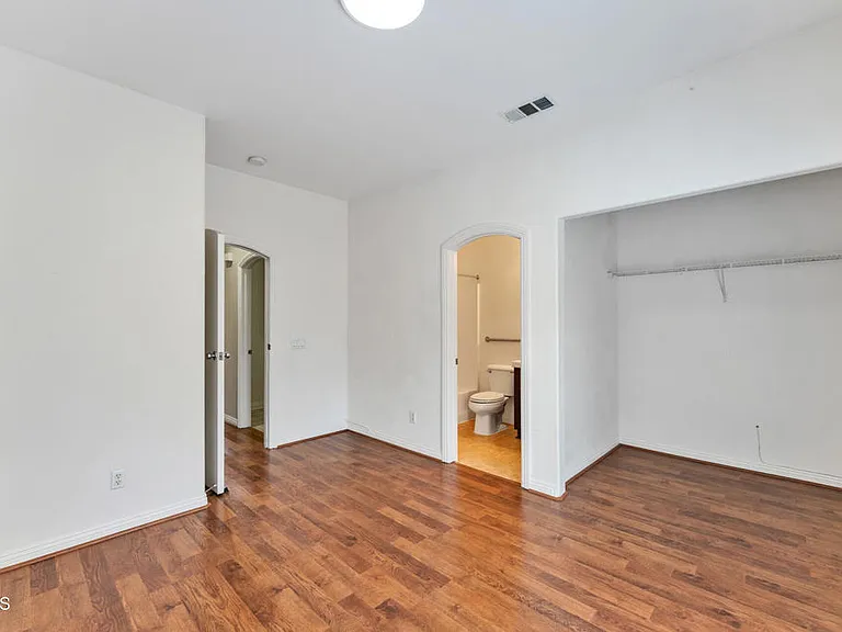 24889 Ashtree Ct — Photo 16